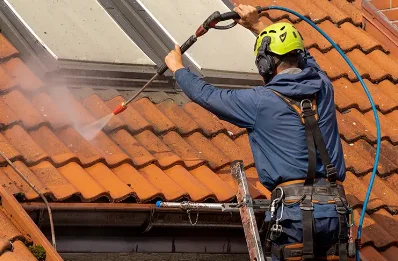 Démoussage et hydrofuge de toiture à Sombrin
